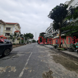 Resettlement area in Trau Quy, Gia Lam. Area 61m2, frontage 4m, road width 13m, price 11 billion VND (negotiable). Contact 0989894845 _0