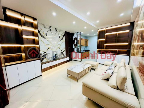 SUPER BEAUTIFUL HOUSE ON CAU GIAY STREET Area: 40M2 6 FLOORS MT: 4.2M 3 BEDROOM - CAR PARKING AT GATE PRICE: OVER 5 BILLION CENTER OF CAU DISTRICT _0