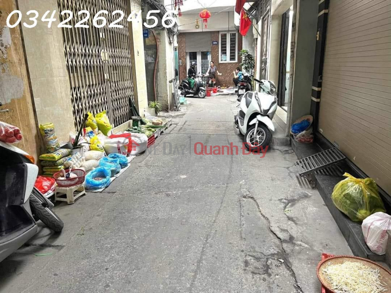 đ 6.8 Billion, Selling Kim Ma Townhouse, Ba Dinh, Area 35m2, 5.5 Floors, Land Area More Than 4m, House with 2 Sides on Thong Lane, About 6 Billion.