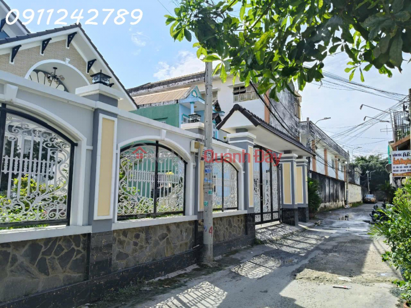 RARE AND HARD TO FIND - 2-STOREY HOUSE WITH COMPLETED LAND RIGHTS - CAR ALLEY ON NGUYEN DUY TRINH, DISTRICT 9 - NEXT TO A HIGH SCHOOL Sales Listings