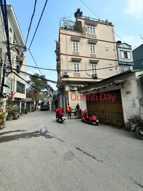 House for sale in Kim Giang, 130m², car parking available, 4m wide alley, connecting to many other streets, only 120 million VND\/m². _0