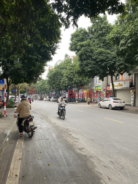 THACH BAN STREET FRONT HOUSE - WIDE FRONT - SIDEWALK - WIDE ROAD - BUSINESS _0