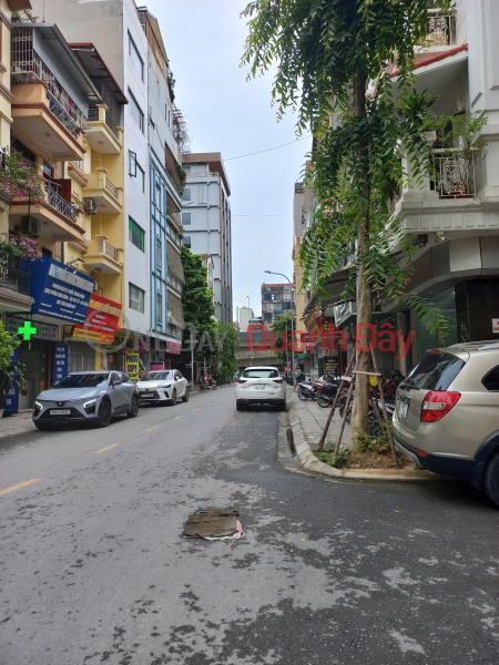 HOUSE FOR SALE ON NGUYEN XIEN STREET, PLOT WITH SIDEWALK, CAR ACCESS, 60M2, 4.5M FRONTAGE, SUITABLE FOR BUSINESS OR OFFICE, 30.X BILLION VND Sales Listings