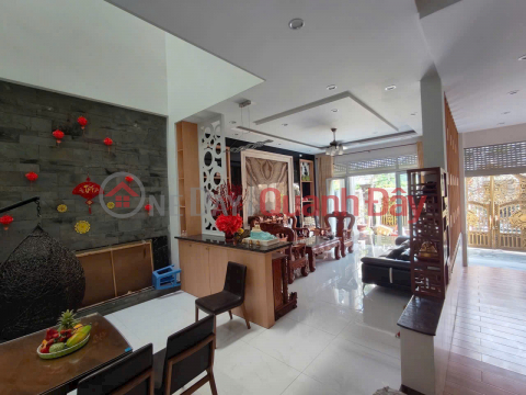 Cho thuê biệt thự siêu đẹp, full nội thất, gần ngã tư Tân Phong _0