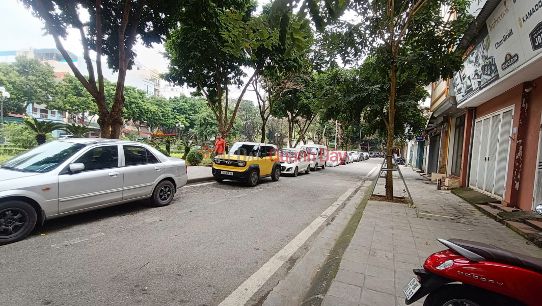 Property Search Vietnam | OneDay | Residential, Sales Listings, Selling an old, privately-built, 3-story house in Long Bien, near Vinh Tuy Bridge, Tram Street, Long Bien.