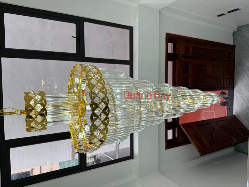 SUPERB 6-STORY PROPERTY WITH ELEVATOR - 10 METERS FROM THE MAIN STREET - 4 BEDROOMS Sales Listings