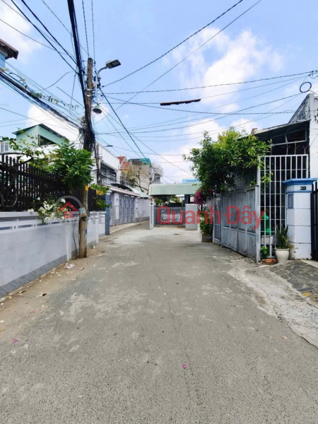 đ 5,9 tỷ, Giá tốt ngã tư Thủ Đức - Nhà 3 tầng 80m2, ô tô đậu cửa, sổ vuông A4, chỉ 5,9 tỷ, đáng xem