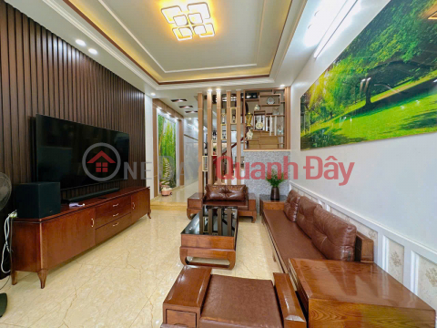 Detached house - 55m², 4 floors - very spacious yard - car parking in the yard - short alley. _0