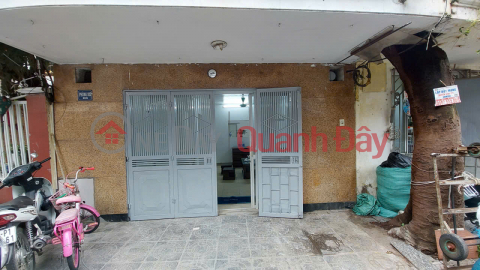 Cho thuê nhà TT tầng 1 Quỳnh Mai, 10tr/tháng. 70m, mặt tiền 5m, ngõ 2 ô tô tránh, 2 ngủ, 1 VS, 1 khách, 1 _0