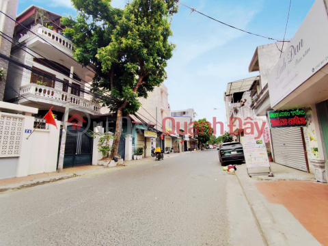 Land on Khuc Thua Du street - 100m² - 4.2m frontage - old house included _0