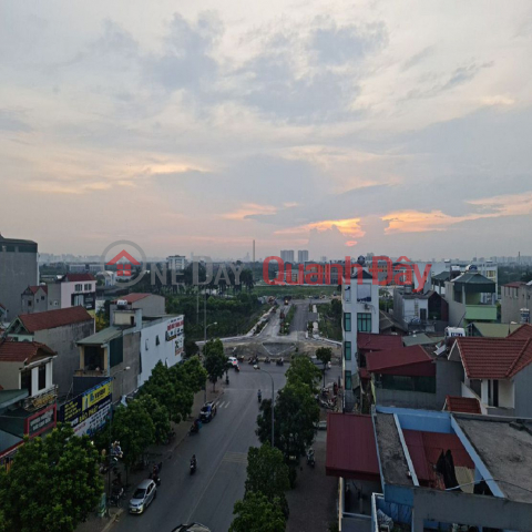 BÁN SHOPHOUSE TRÂU QUỲ GIA LÂM, HÀ NỘI 81m2 mt 5m, đường 20m. Lh 0989894845 _0