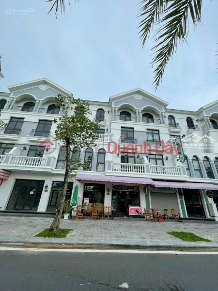 Family moving to settle down need to transfer 2 shophouses with nice location at Vin Grand World Phu Quoc Vietnam, Sales | đ 11 Billion