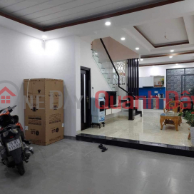 Selling a 3-storey house on B3 street, VCN Phuoc Long urban area, southeast direction, 13m street frontage, no manholes, electrical cabinets... _0