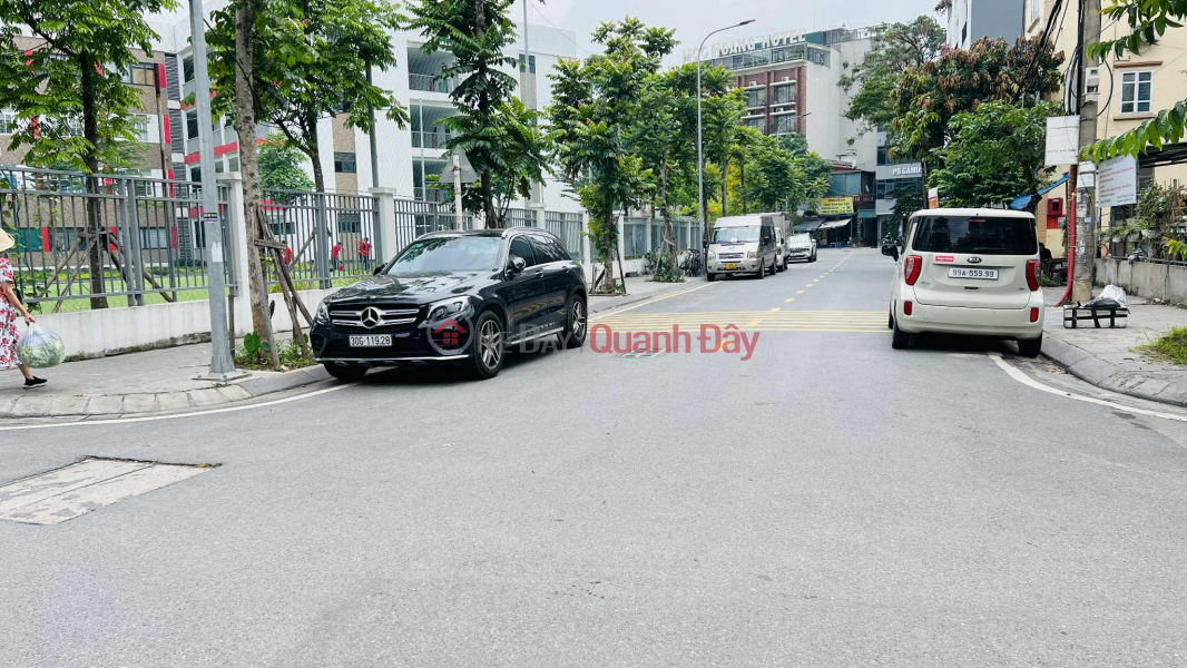 Property Search Vietnam | OneDay | Residential Sales Listings | Corner house for sale in Co Linh-Thach Ban, 100m x 4 floors, 1 basement, 20m frontage, sidewalk, 3 cars can pass each other
