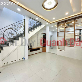 HOUSE FOR SALE AT CMT8, WARD 11, DISTRICT 3 - BEAUTIFUL 51M2 (4.3x8.1, expanding to 7.4 in the back) - 2 FLOORS, 3 BEDROOMS, 1 OFFICE - 50 METERS AWAY _0