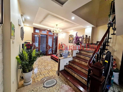HOUSE FOR SALE IN TON DUC THANG DONG DA - 20M TO THE STREET - 5M WIDTH - KD - Area 48M2\/5T - JUST OVER 5 BILLION _0