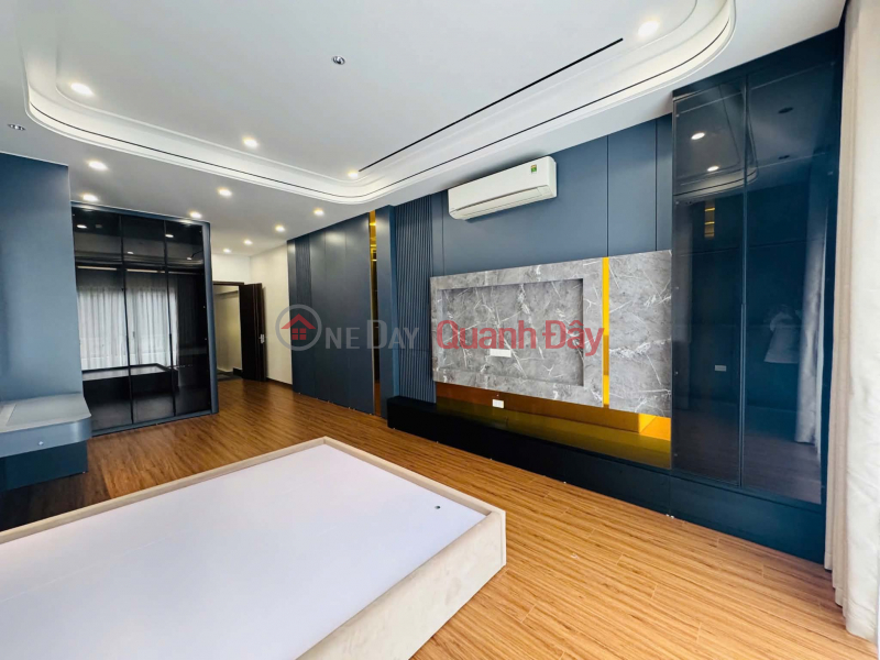 đ 15.6 Billion, Viet Hung resettlement area, 6 floors, garage, sidewalk, car access, suitable for both living and business.