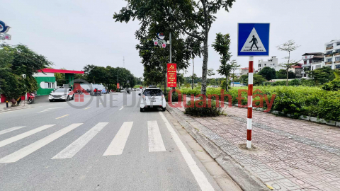 House for sale in Co Linh, corner lot, sidewalk, container truck can turn around _0