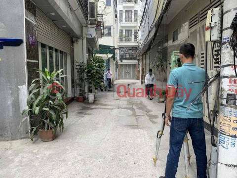 Cho thuê nhà nguyên căn ngõ 299 Hoàng Mai, 100m², sân 40m², xây 60m² x 2,5 tầng 13 triệu _0