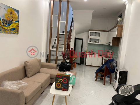 House for rent at alley 96 Dai Tu, 35m2 x 5 floors, 3 bedrooms with en-suite bathrooms, 12 million VND\/month. _0