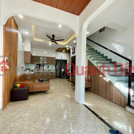 OWNER IS STRIPPED FOR MONEY AND NEEDS TO SELL URGENTLY A 2-STOREY HOUSE IN BUI THI XUAN ALLEY FOR 1.97 BILLION VND _0