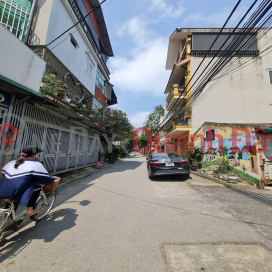 Land for sale in Gia Lam commune, Hanoi. 202m2, 8m frontage, accessible by large vehicles. Price over 13 billion VND. Contact 0989894845 _0