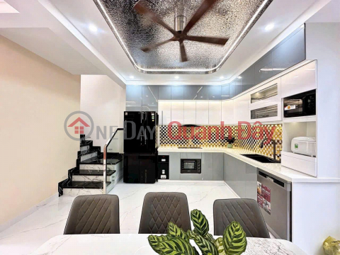 A beautiful, elegant house in the well-planned Hoang Quoc Viet area, with high-class interior design, priced at just over 14 billion VND. _0