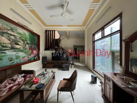 OWNER URGENTLY SELLS 2.5-STOREY HOUSE IN GOLDEN LOCATION IN DONG TAN WARD, THANH HOA CITY _0