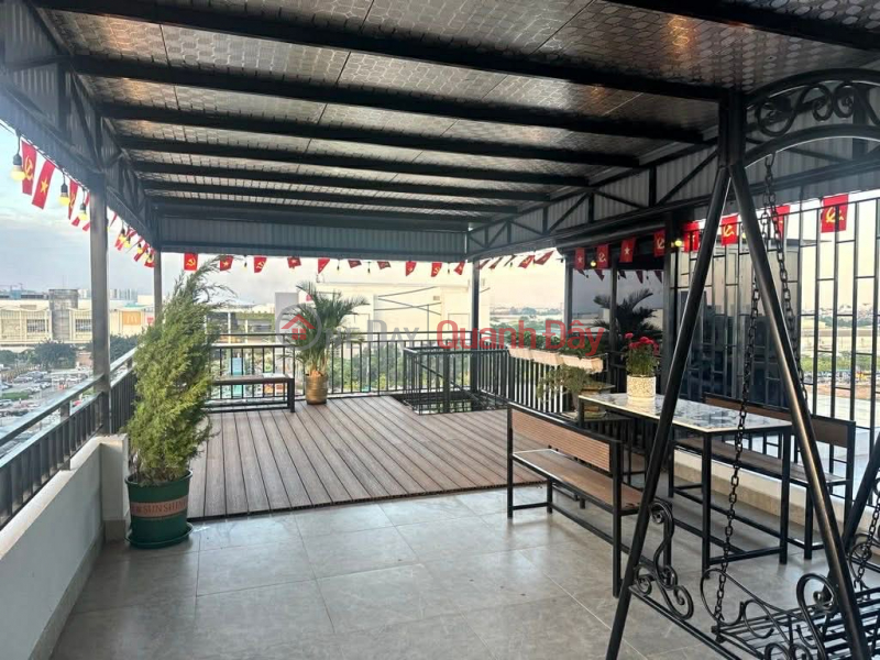 đ 20,5 tỷ nhà đẹp Cổ Linh, 8 tầng thang máy, đối diện Aeon, gara, full nội thấ