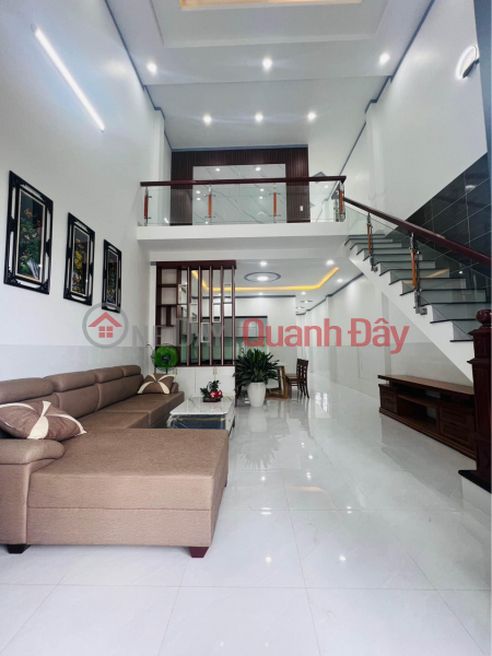 House paid in installments, paid 400 million in advance to get the house in Tan Binh Private Book Sales Listings