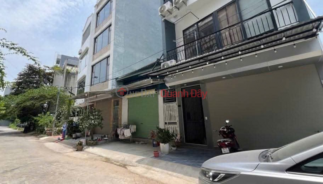 SUBDIVISION OF LOT ON SIDEWALK FOR BUSINESS AT THE PEAK BEHIND YEN NGHIA BUS STATION Sales Listings