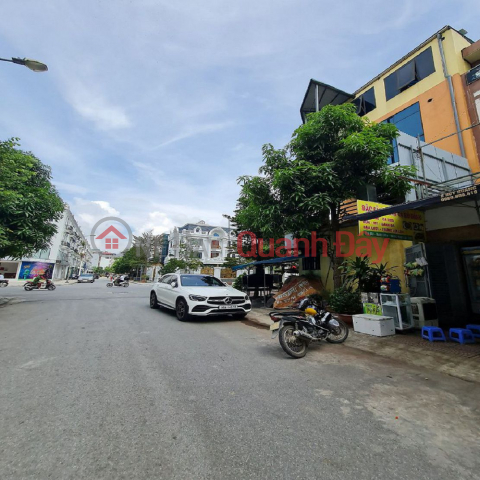 68m2 of land on the main business axis in Trau Quy, Gia Lam. Frontage 4.5m, road 10m. Contact 0989894845 _0