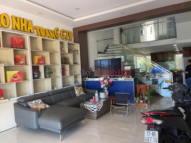 Nhà KDT Hà Quang 1 xây dạng căn hộ cho thuê. 6 phòng ngủ
7 wc riêng. cách Biển Nha Trang chỉ 2km Niêm yết bán