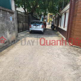 OWNER NEEDS TO SELL URGENTLY EXPENSIVE 3-STORY HOUSE, READY TO LIVE, SOLID CONCRETE. IN DONG ANH, OTO AVOIDING ROAD, PRICE 2.4 BILLION CTL, _0