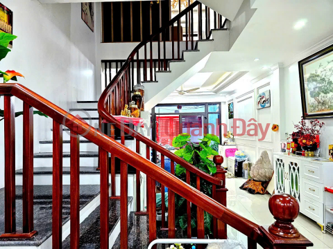 Private house in Bo De-Long Bien, 60m2, 6 floors, 4m frontage, 11.6 billion. New house, fully furnished, near the street. _0