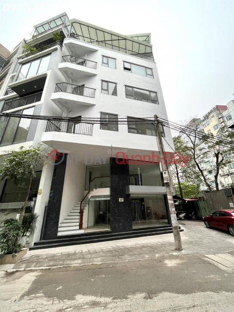 The owner is looking to rent out the 4th floor of a corner building with two street frontages on Tran Thai Tong Street. _0