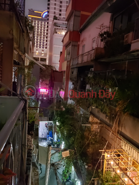 đ 8 Million/ month Cheap apartment for rent in the center of district 1 at 39\\/11, Mac Thi Buoi street, Ben Nghe ward, district 1, HCM city