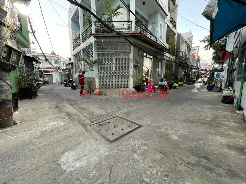 "Separate house for sale with car parked in front of the house 38m3 3.9 x 9.9 Au Duong Lan, Ward 3, District 8, price 5.05 billion" Sales Listings