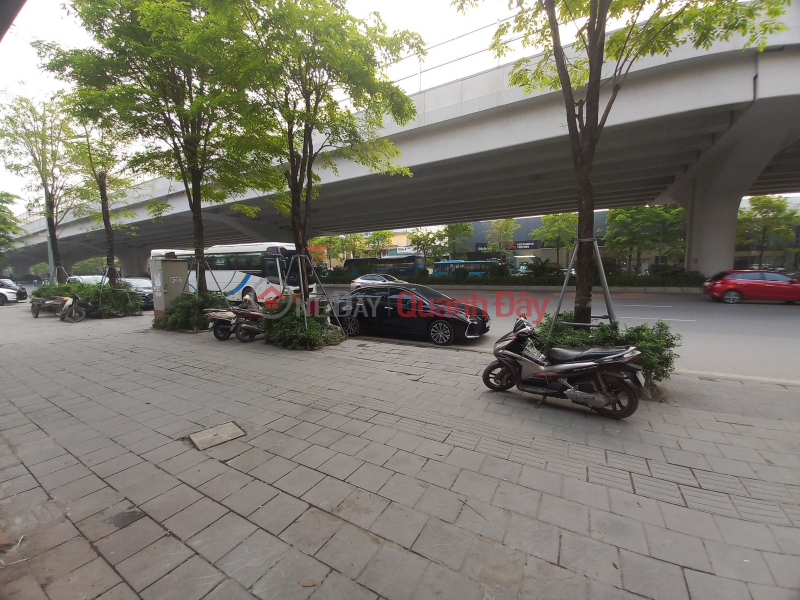 House for sale on PHAM VAN DONG street - sidewalk for soccer - king joint - office 68m 16.9 billion Sales Listings