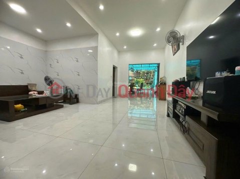 Owner sells 3-storey house on Cach Mang Thang 8 street - prime location, convenient for business _0