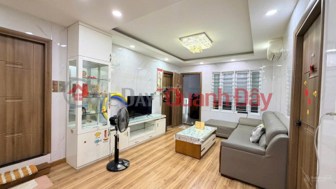 For only 4.3 billion VND, own a 3-bedroom apartment in District 4, fully furnished with high-end furniture, near District 1, with a stunning view. _0