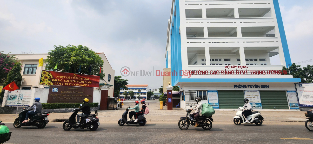 House for rent, prime location on Van Cao Street, Tan Phu District, 240m², 12m frontage - next to College of Transportation 3. Vietnam Rental, đ 35 Million/ month