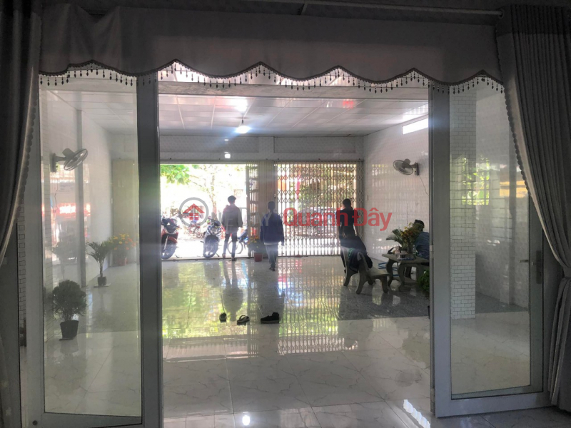 Whole house for rent and comfortable business with 7m frontage price 3 million\\/month right near Thanh million market, Chau Rental Listings