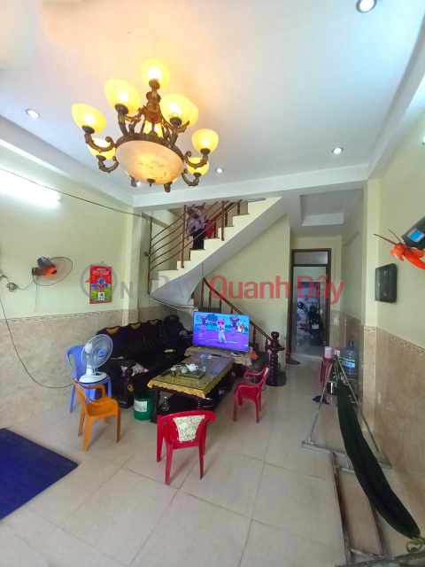 L2252 HOUSE FOR RENT - ENTIRE BUILDING T15 APD _0