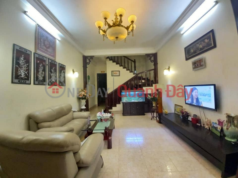 HOUSE FOR SALE IN DINH CONG, CAR PARKING AT DOOR, AREA 42M2, PRICE 7 BILLION _0