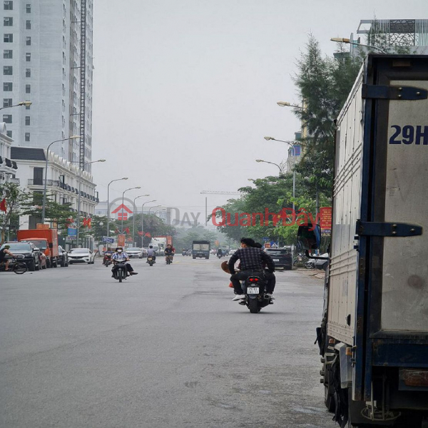 Land for sale on a commercial street in Trau Quy, Gia Lam. 71m2, 12m wide road with sidewalk. Contact 0989894845 Sales Listings