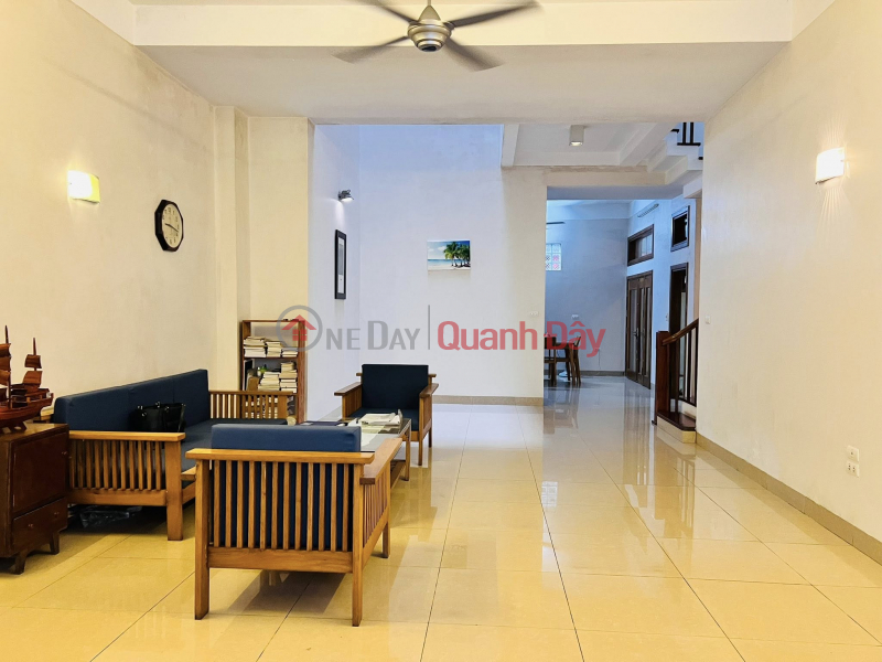 Bán nhà mặt phố Dương Văn Bé, 70m2, 4 tầng, mặt tiền 7.2m, 29.8 tỉ, kinh doanh đồ ăn Niêm yết bán