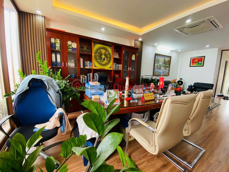 HOUSE FOR SALE IN HOANG QUOC VIET, DIVIDED LOT, TRUCK ACCESS, SIDEWALK FOR BUSINESS, 55M2 ONLY 16 BILLION 480 Sales Listings