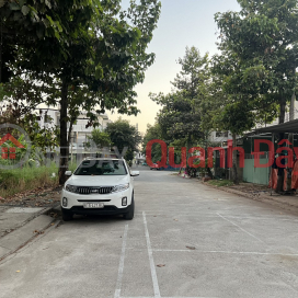 The owner sells land of 60m2, the book is ready, right at Binh Chieu market. 6m road, crowded residential area, trucks parked in front of the house _0