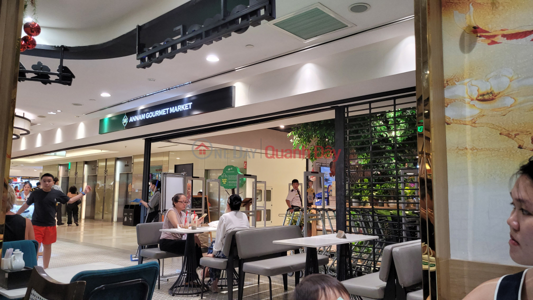 Trung tâm mua sắmTakashimaya, dịch vụ tiêu chuẩn Nhật Bản. (Takashinaya) Quận 1 | ()(2)